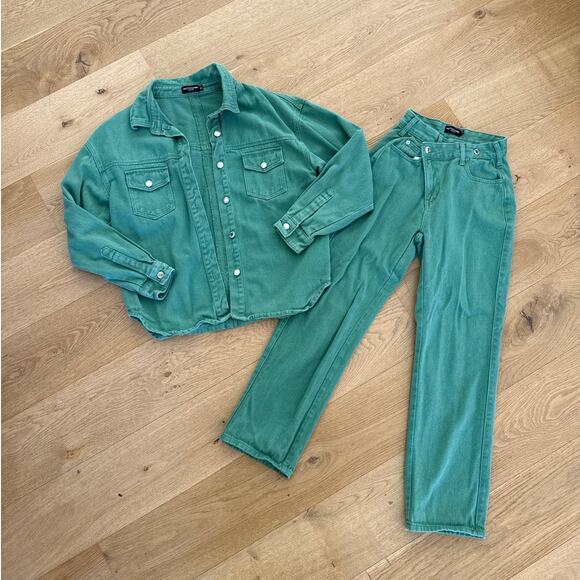 PrettyLittleThing - Cross Over Waist Jeans and Button Front Shirt in Green Denim - Picture 1 of 6